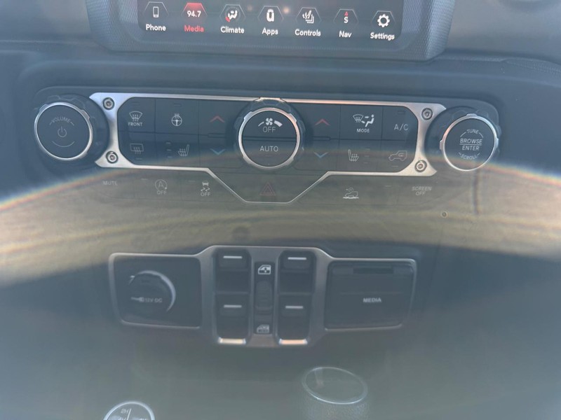 Jeep Gladiator Vehicle Image 13