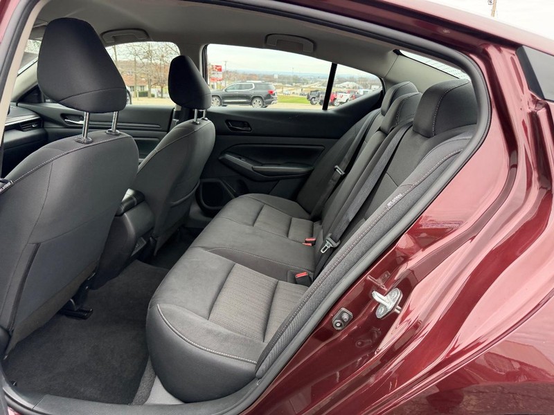 2024 Nissan Altima 2.5 SV photo 2