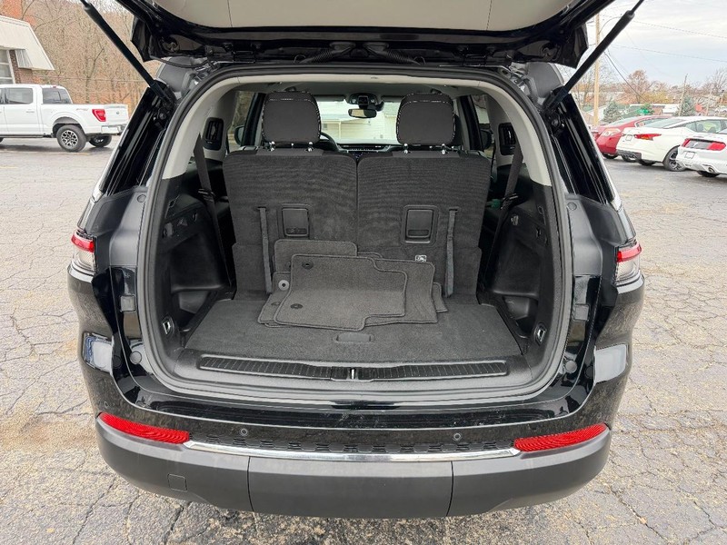 Jeep Grand Cherokee L Vehicle Image 05