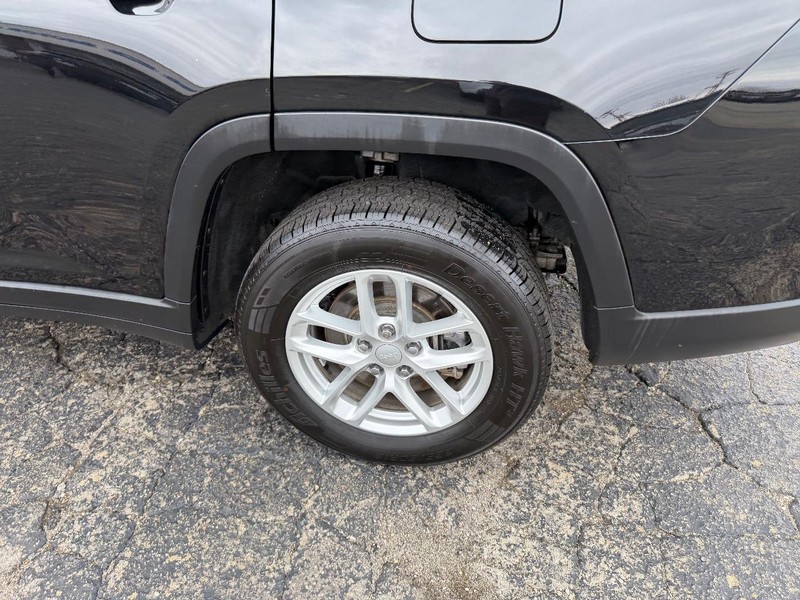 Jeep Grand Cherokee L Vehicle Image 06