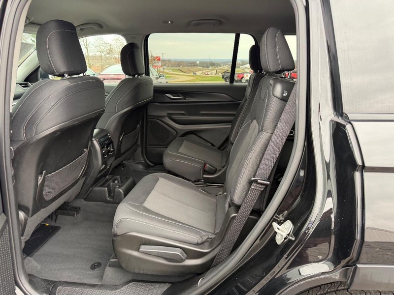 Jeep Grand Cherokee L Vehicle Image 08