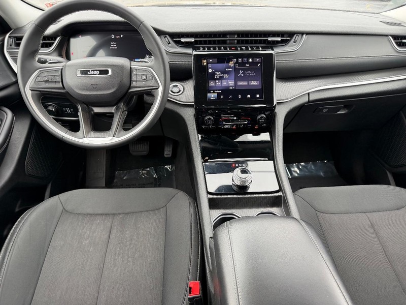 Jeep Grand Cherokee L Vehicle Image 10