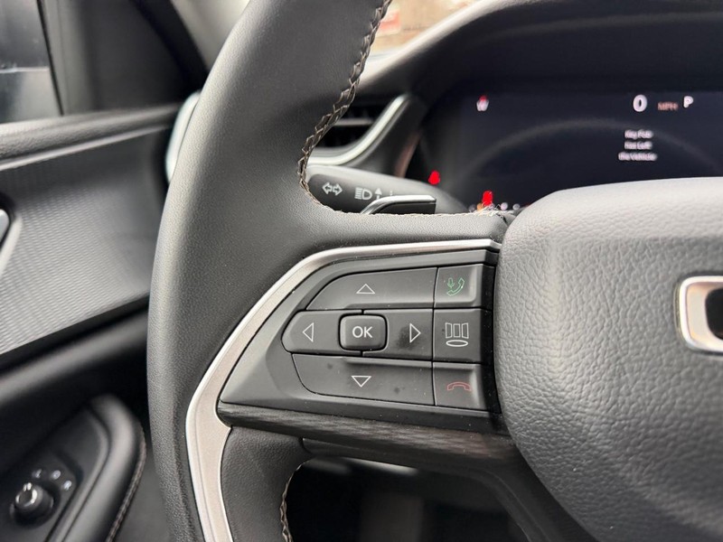 Jeep Grand Cherokee L Vehicle Image 12