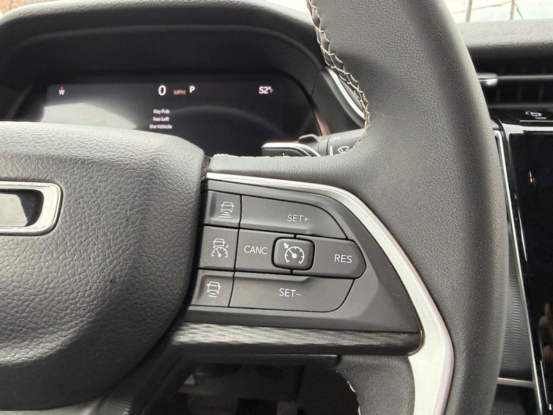 Jeep Grand Cherokee L Vehicle Image 13