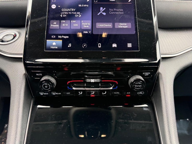 Jeep Grand Cherokee L Vehicle Image 15