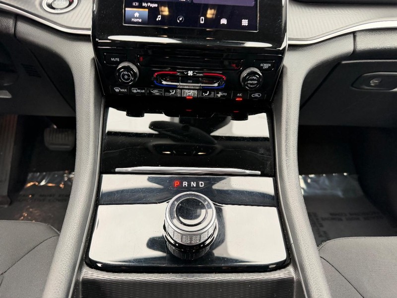 Jeep Grand Cherokee L Vehicle Image 16