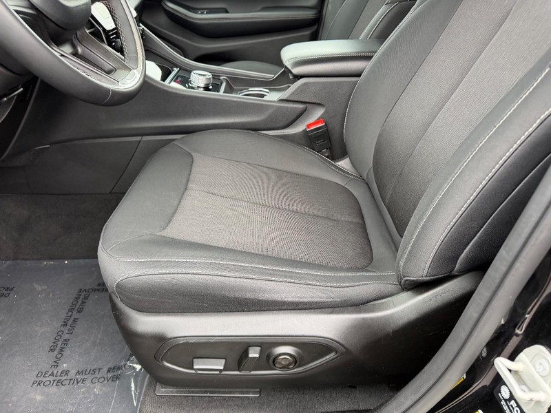 Jeep Grand Cherokee L Vehicle Image 19