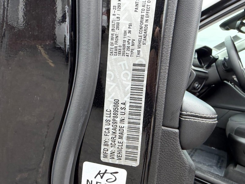 Jeep Grand Cherokee L Vehicle Image 22