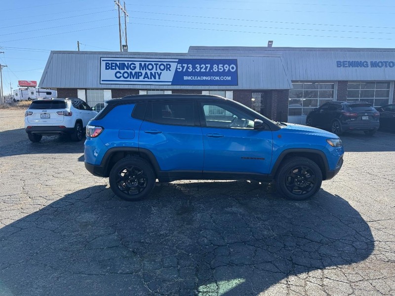 Jeep Compass Vehicle Full-screen Gallery Image 02