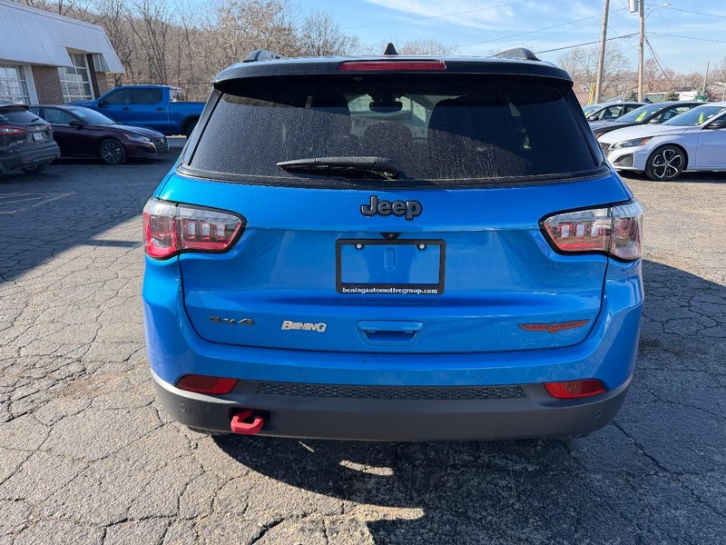 Jeep Compass Vehicle Full-screen Gallery Image 04