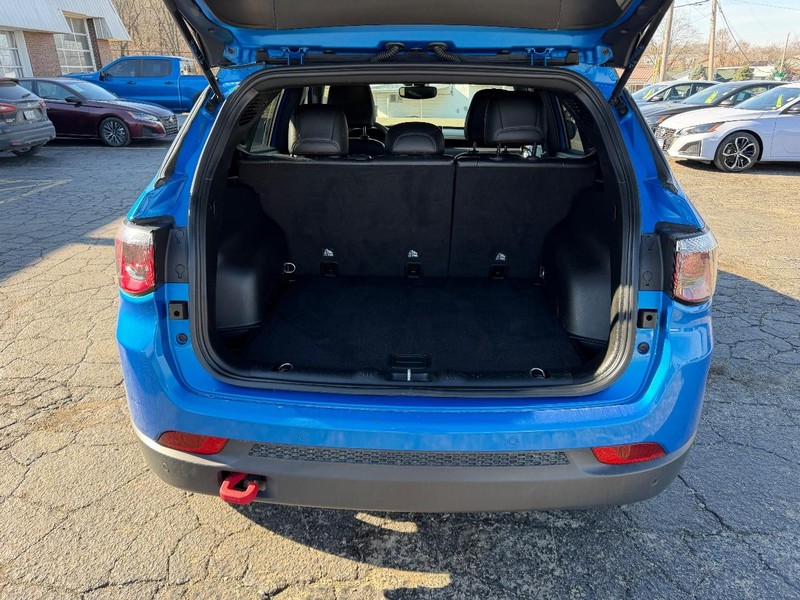 Jeep Compass Vehicle Full-screen Gallery Image 05