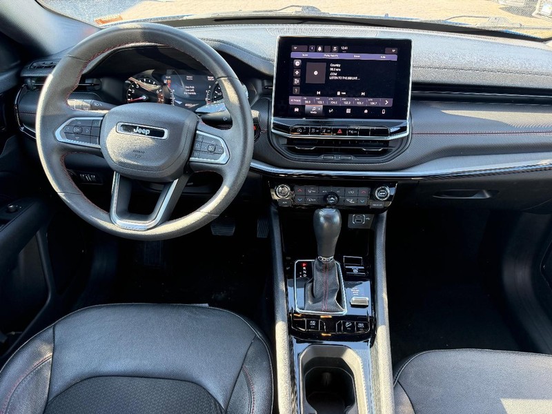 Jeep Compass Vehicle Full-screen Gallery Image 08