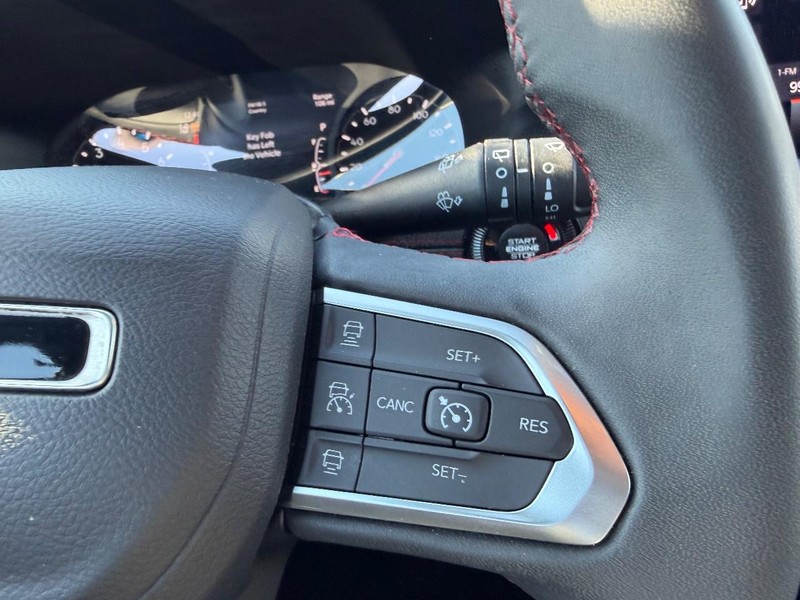 Jeep Compass Vehicle Full-screen Gallery Image 11