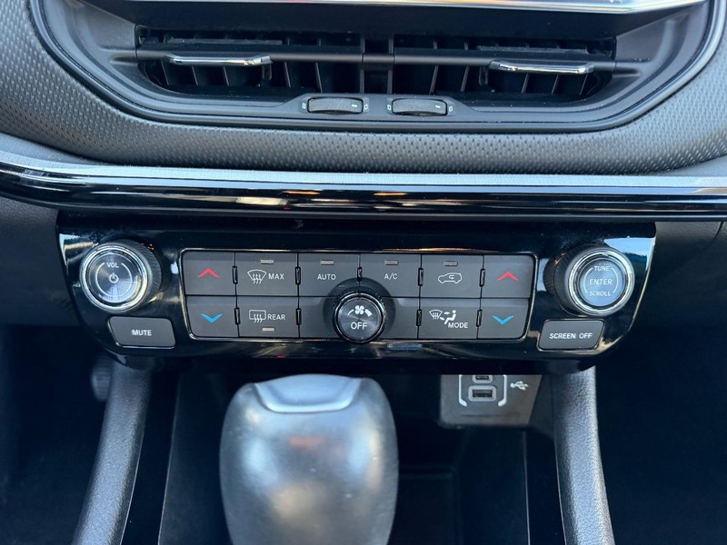 Jeep Compass Vehicle Full-screen Gallery Image 13