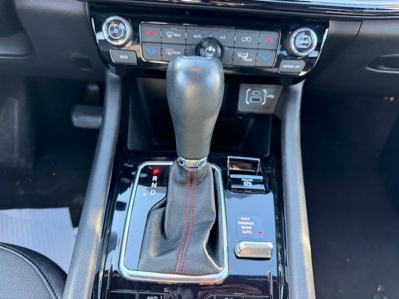 Jeep Compass Vehicle Full-screen Gallery Image 14