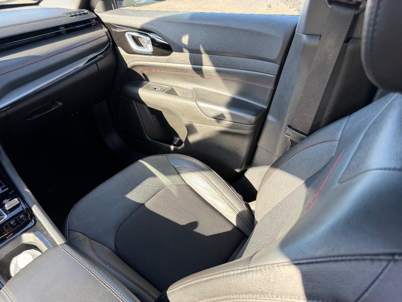 Jeep Compass Vehicle Full-screen Gallery Image 15