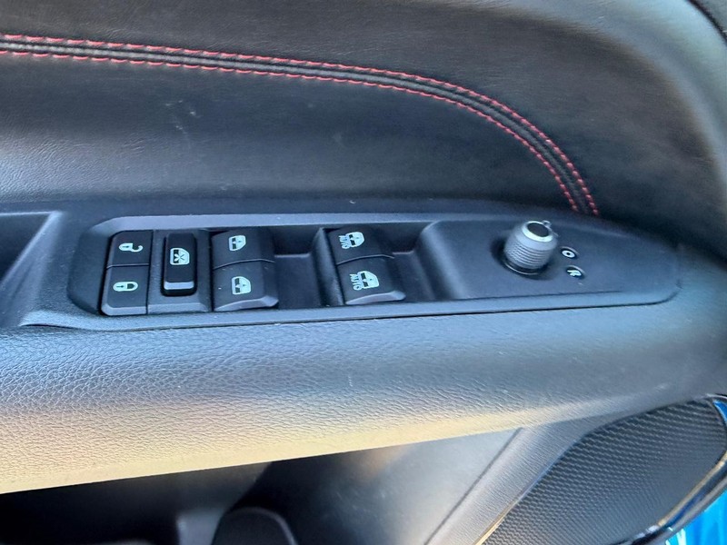 Jeep Compass Vehicle Full-screen Gallery Image 16