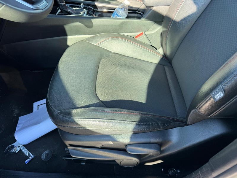 Jeep Compass Vehicle Full-screen Gallery Image 17