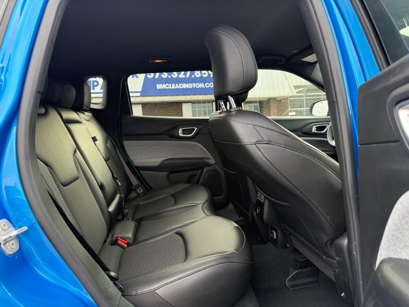 Jeep Compass Vehicle Image 10