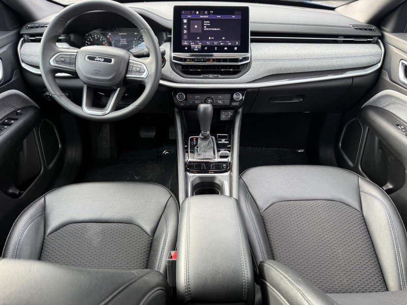 Jeep Compass Vehicle Image 11