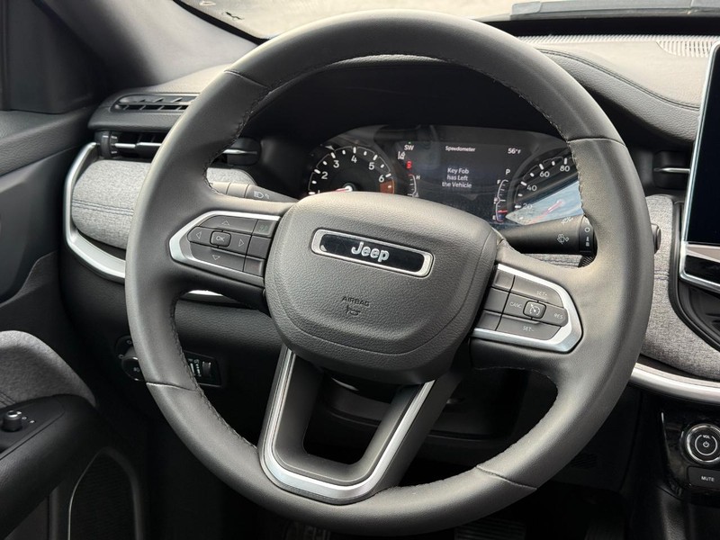 Jeep Compass Vehicle Image 12