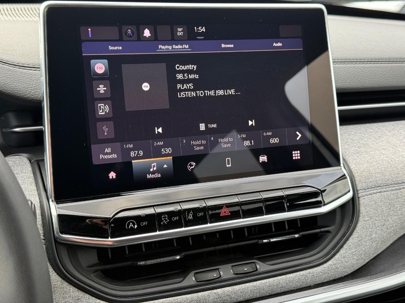 Jeep Compass Vehicle Image 16