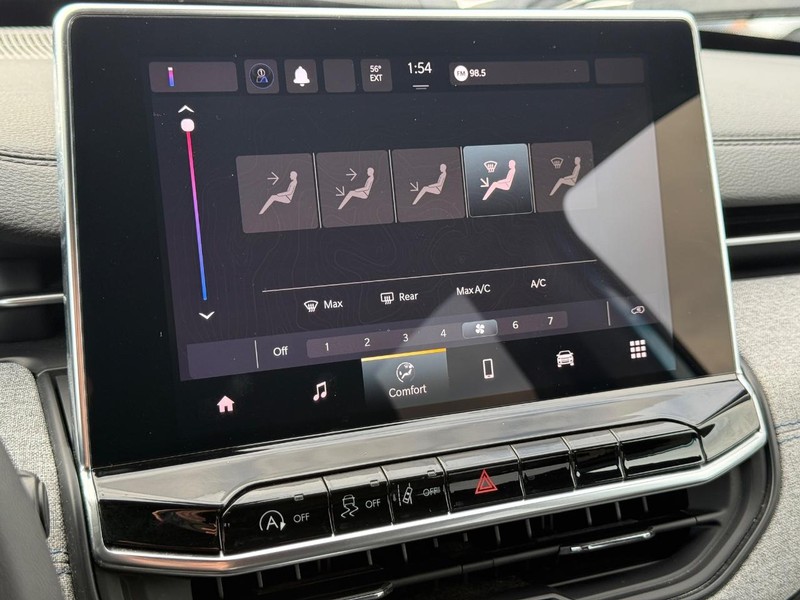 Jeep Compass Vehicle Image 17