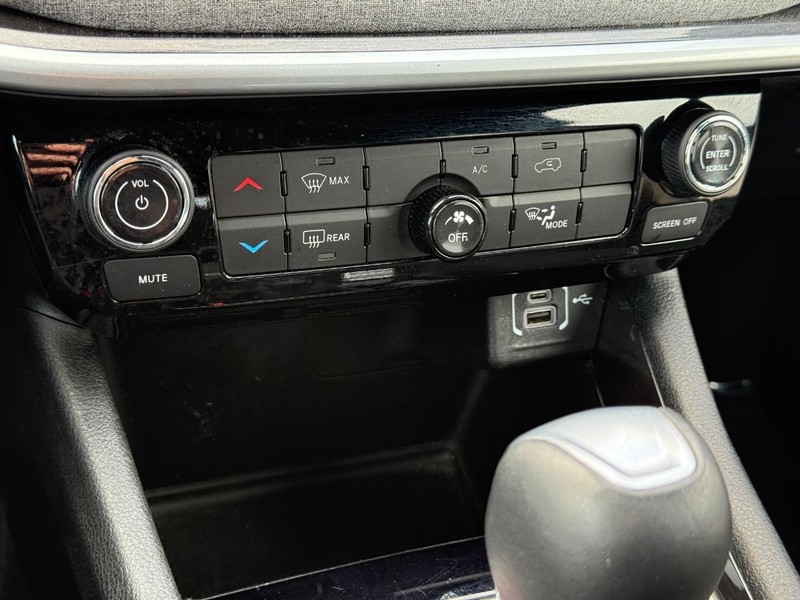 Jeep Compass Vehicle Image 19