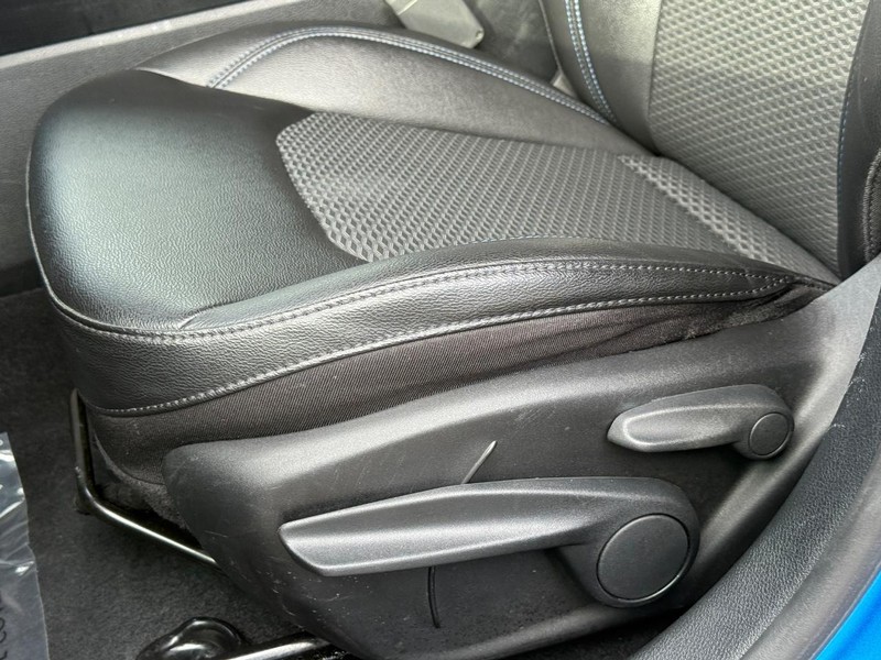 Jeep Compass Vehicle Image 24