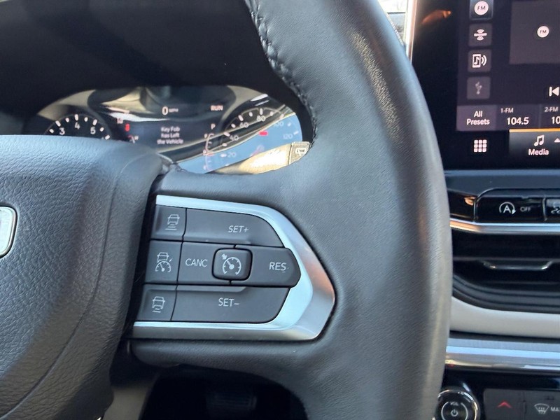 Jeep Compass Vehicle Image 11