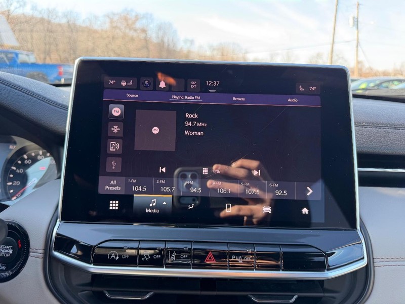 Jeep Compass Vehicle Image 12