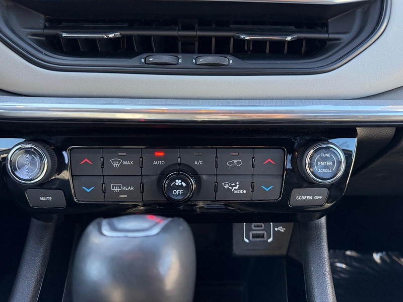 Jeep Compass Vehicle Image 13