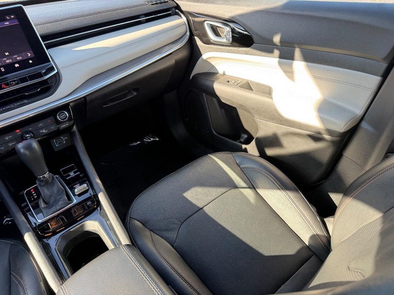 Jeep Compass Vehicle Image 15