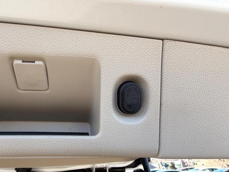 GMC Yukon Vehicle Image 06