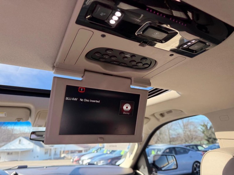 GMC Yukon Vehicle Image 12