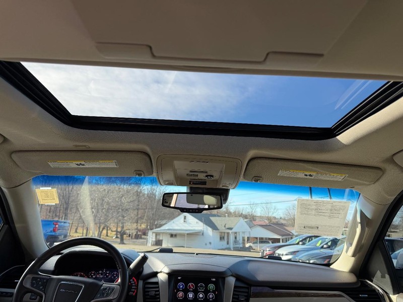 GMC Yukon Vehicle Image 13