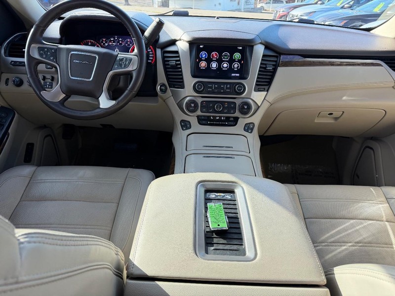 GMC Yukon Vehicle Image 14