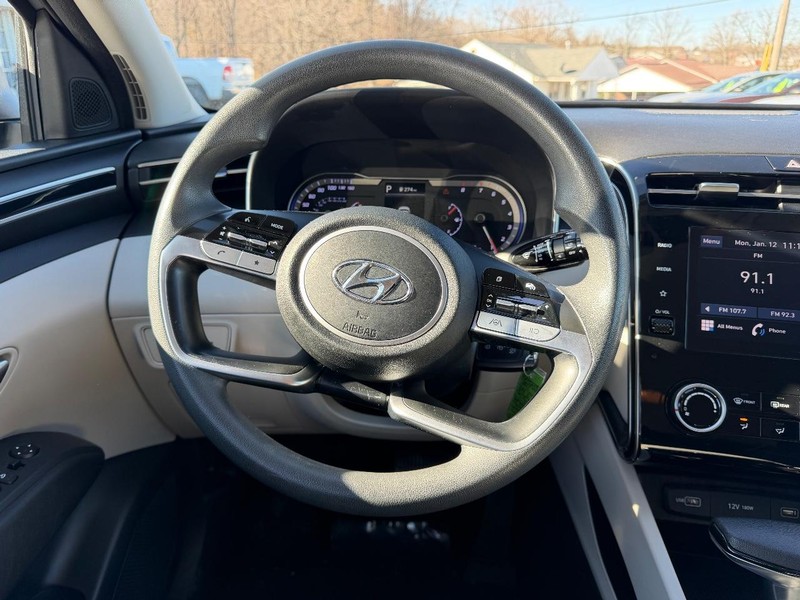 Hyundai Tucson Vehicle Image 09