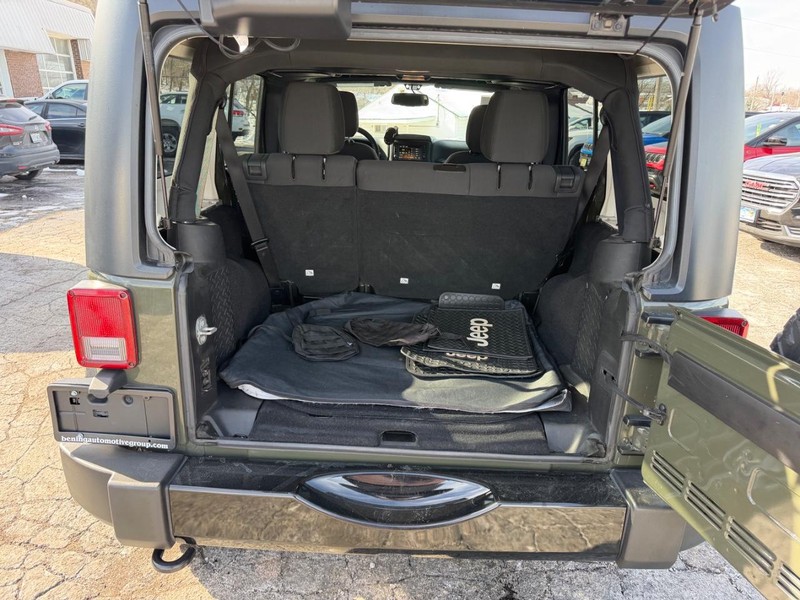 Jeep Wrangler Unlimited Vehicle Image 05