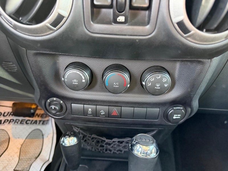 Jeep Wrangler Unlimited Vehicle Image 13