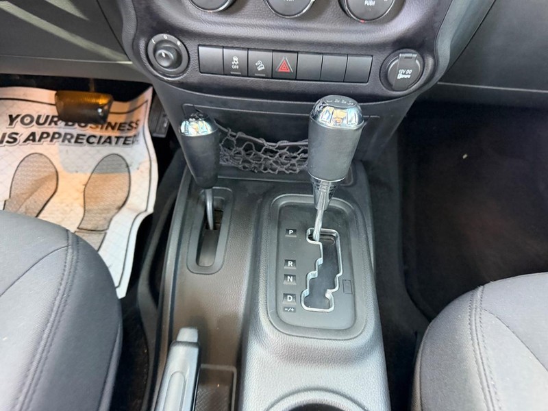 Jeep Wrangler Unlimited Vehicle Image 14