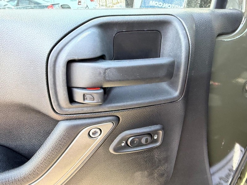 Jeep Wrangler Unlimited Vehicle Image 16