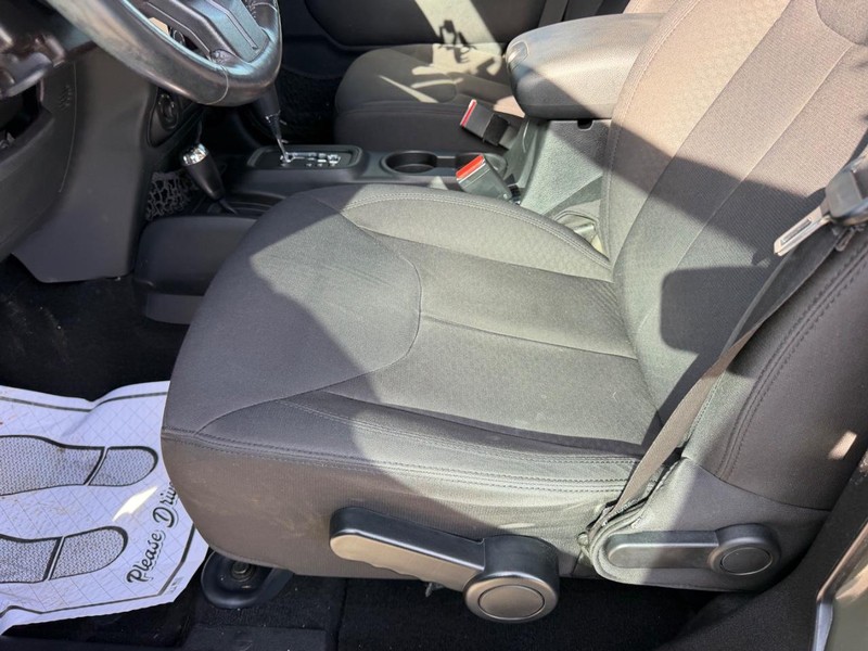 Jeep Wrangler Unlimited Vehicle Image 17