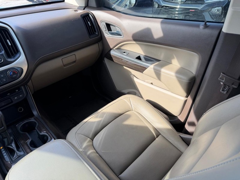 GMC Canyon Vehicle Image 15