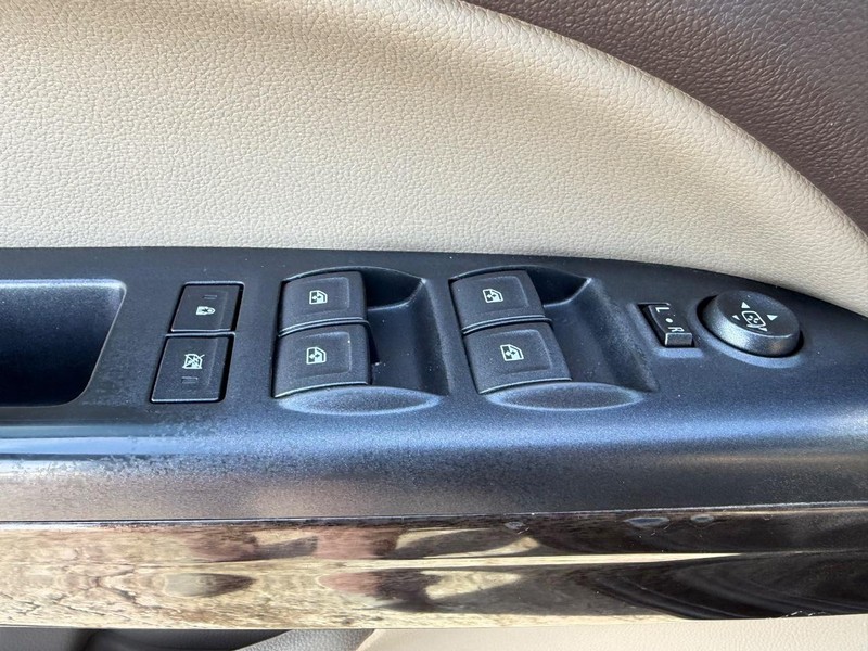 GMC Canyon Vehicle Image 16