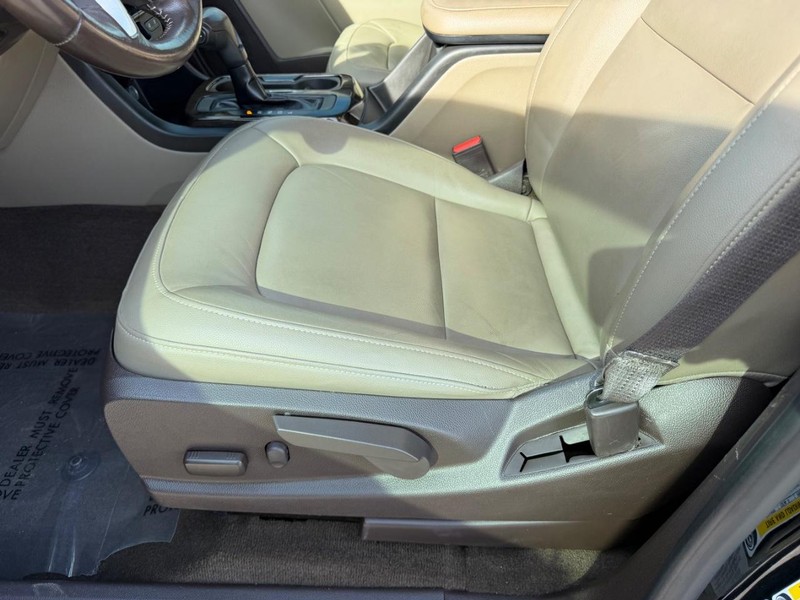 GMC Canyon Vehicle Image 17