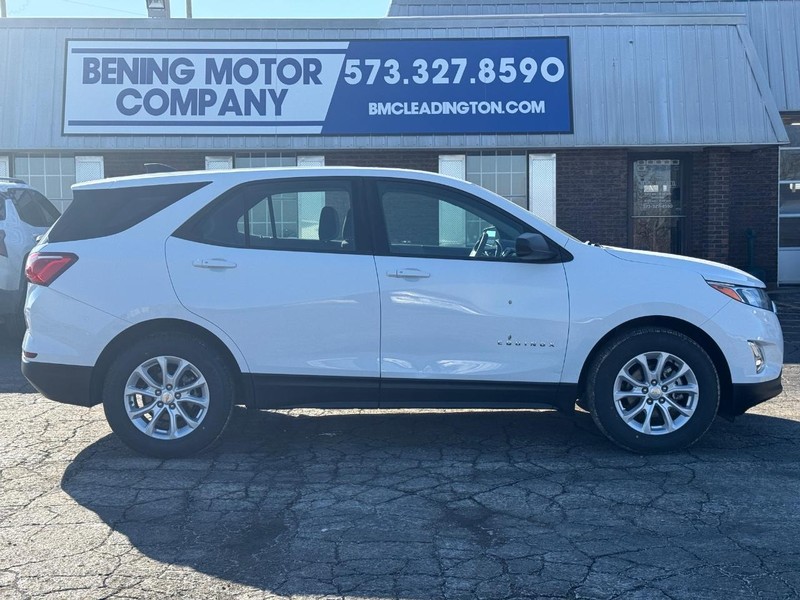 Chevrolet Equinox Vehicle Image 02