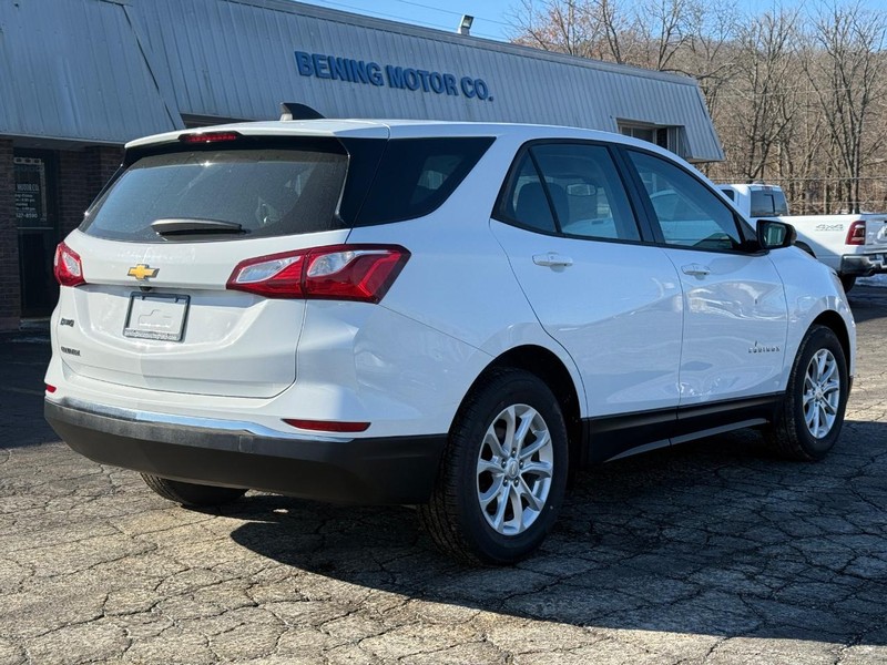 Chevrolet Equinox Vehicle Image 03