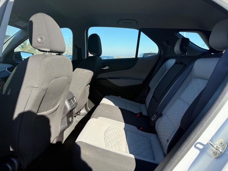 Chevrolet Equinox Vehicle Image 10