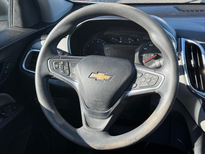 Chevrolet Equinox Vehicle Image 12